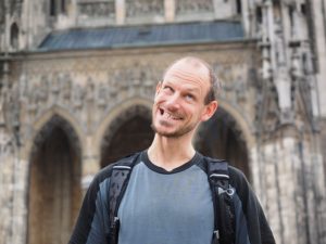 Implanty zębów Warszawa – gdzie najlepiej się wybrać?