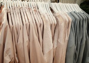 Dlaczego kobieta nie wie co ma na siebie włożyć?