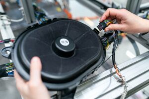 Dlaczego powinieneś zatrudnić elektryka do swojego projektu renowacji